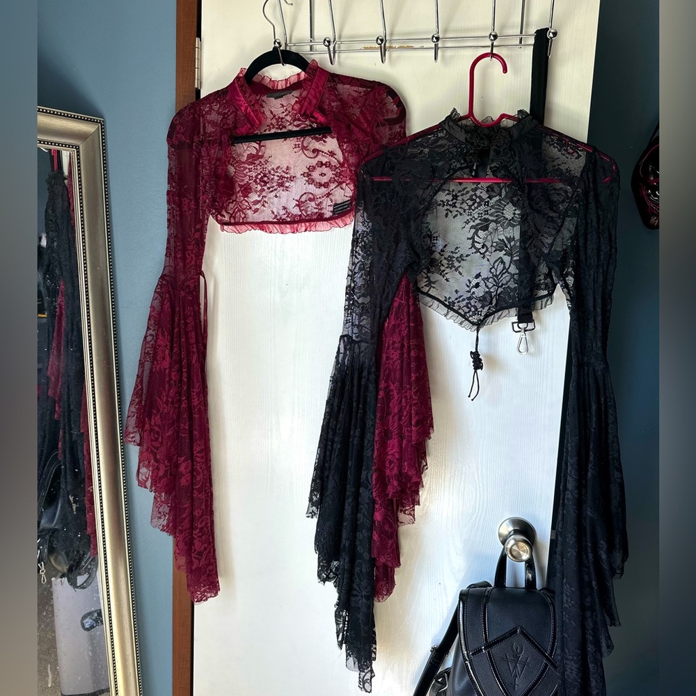 (Wine) Dollskill Widow Dusk Before Dawn Lace Shrug WINE SMALL